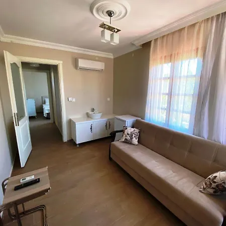 Mai Cunda Ayvalı