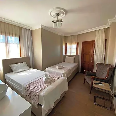 Hotel Mai Cunda 3*