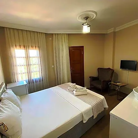 Hotel Mai Cunda 3*