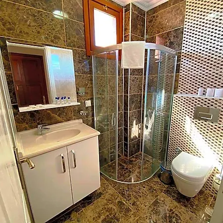 Mai Cunda Hotel 3*